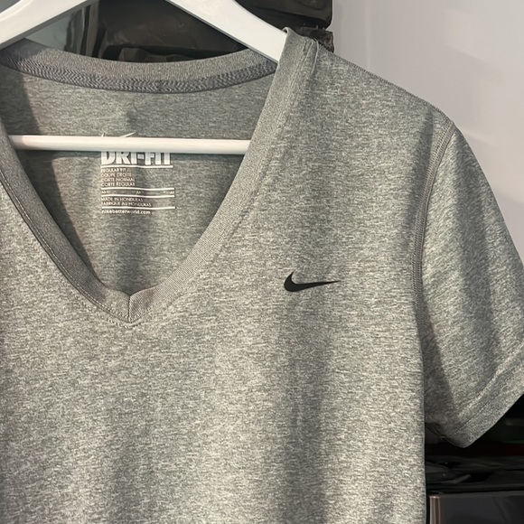 Nike v neck tee - Picture 2 of 3